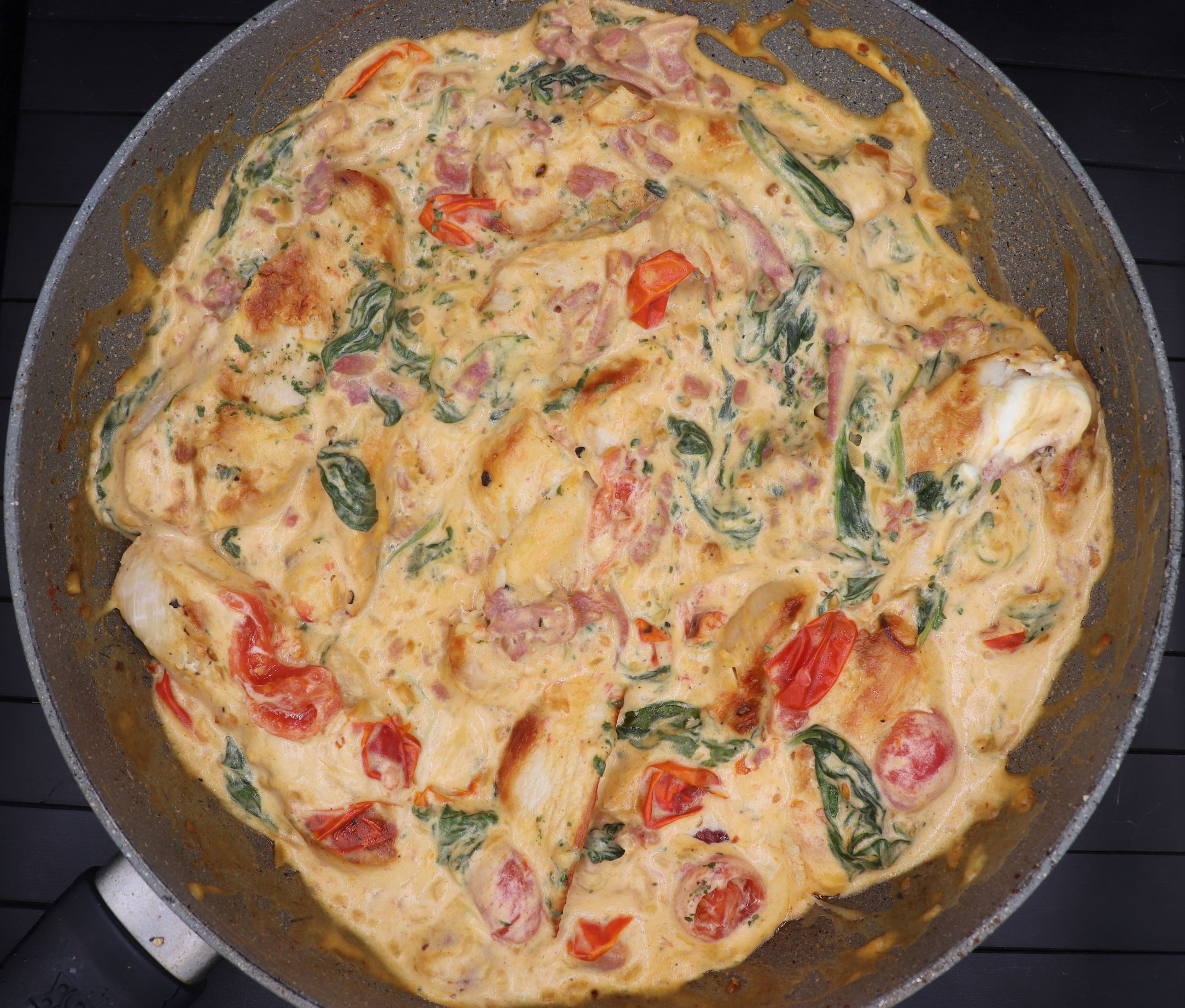 Creamy Chicken with Cherry Tomatoes & Spinach - It's Food o'Clock