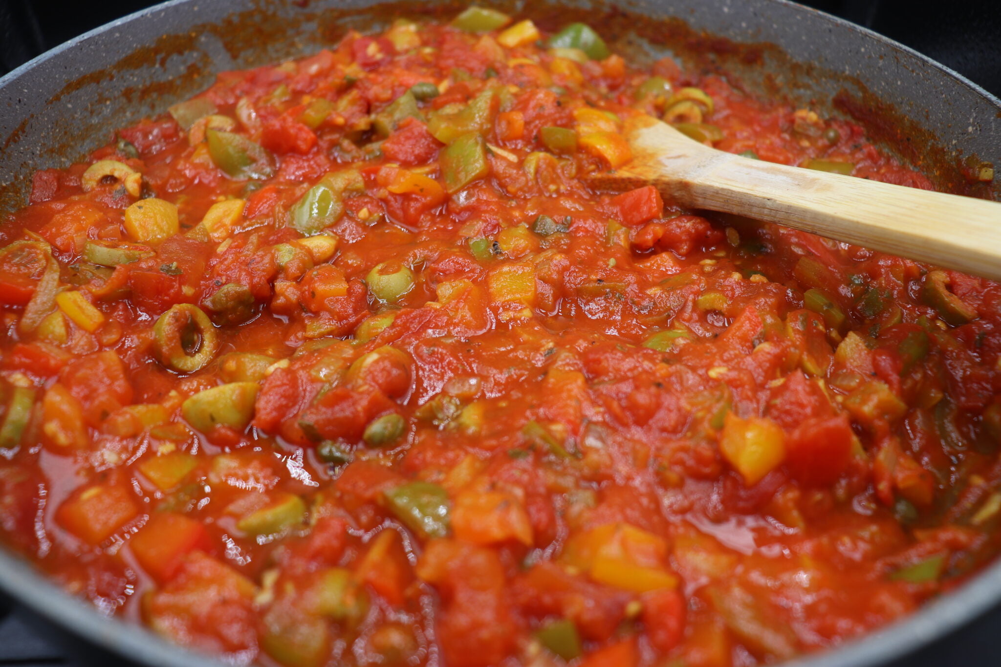 Bell Pepper & Tomato Sauce Pasta - It's Food o'Clock