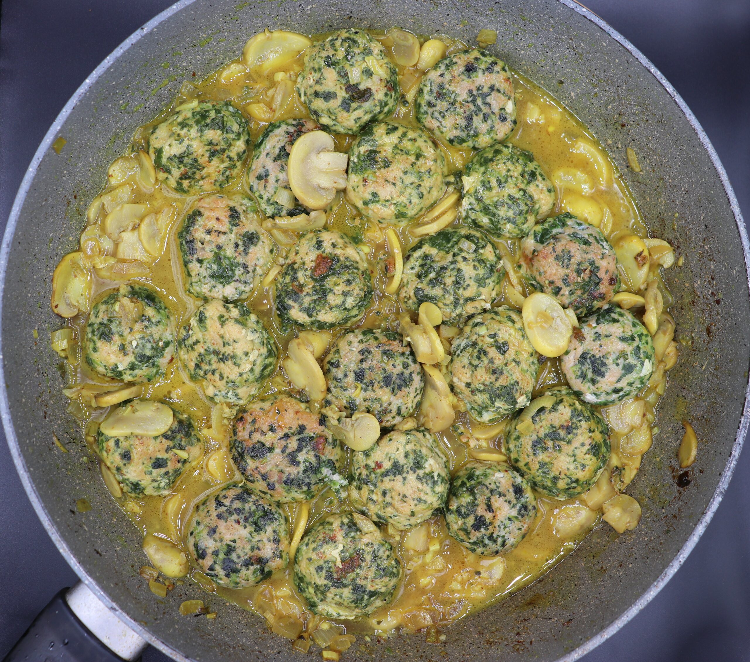 Chicken & Spinach Meatballs in White Wine, Garlic & Mushroom Sauce It