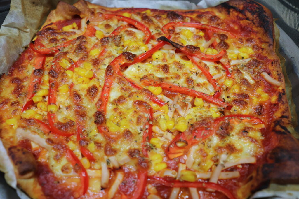 Chicken, Red Bell Pepper & Sweet Corn Pizza It's Food o'Clock